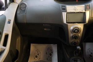 Хетчбэк Toyota Vitz 2005 года, 489000 рублей, Омск
