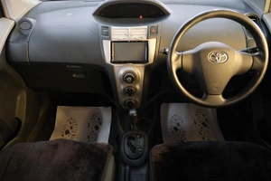 Хетчбэк Toyota Vitz 2005 года, 489000 рублей, Омск