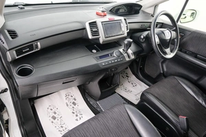 Минивэн Honda Freed 2015 года, 1199000 рублей, Красноярск