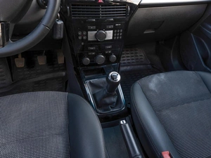 Седан Opel Astra 2013 года, 899000 рублей, Саратов
