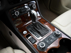 Внедорожник Volkswagen Touareg 2012 года, 2179000 рублей, Волгоград