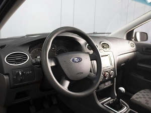 Хетчбэк Ford Focus 2005 года, 310000 рублей, Омск