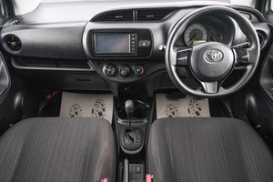 Хетчбэк Toyota Vitz 2019 года, 969000 рублей, Красноярск
