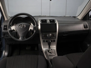 Седан Toyota Corolla 2007 года, 890000 рублей, Омск