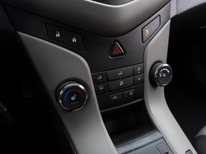 Седан Chevrolet Cruze 2012 года, 799000 рублей, Саратов