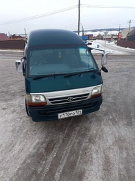 Минивэн Toyota Hiace 2002 года, 650000 рублей, Емельяново