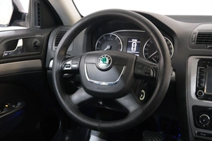 Лифтбек Skoda Octavia 2012 года, 919000 рублей, Омск