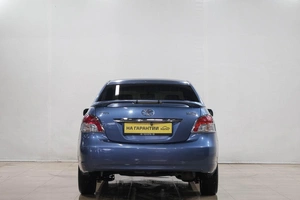 Седан Toyota Yaris 2007 года, 559000 рублей, Новокузнецк