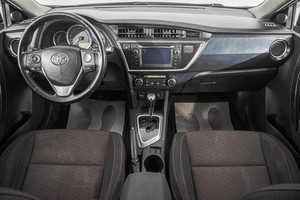 Хетчбэк Toyota Auris 2013 года, 1299000 рублей, Барнаул