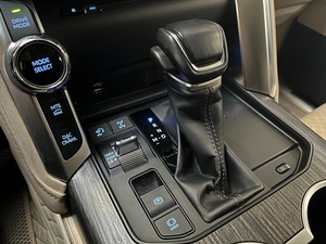 Внедорожник Toyota Land Cruiser 2021 года, 10300000 рублей, Абакан