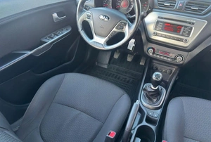 Седан Kia Rio 2016 года, 980000 рублей, Солонцы