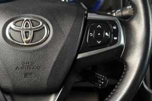 Седан Toyota Camry 2017 года, 2299000 рублей, Тюмень