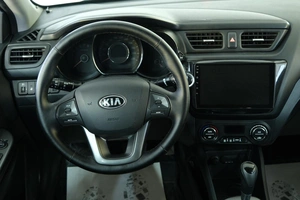 Седан Kia Rio 2014 года, 1319000 рублей, Омск