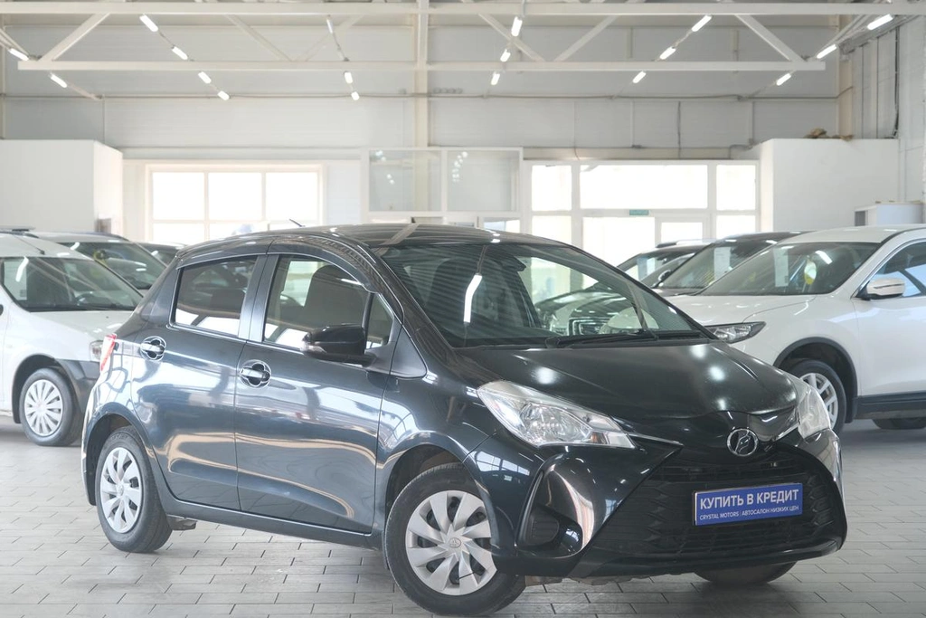 Хетчбэк Toyota Vitz 2019 года, 999000 рублей, Омск