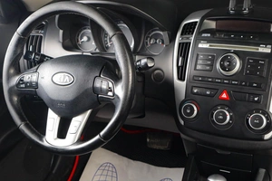 Хетчбэк Kia Ceed 2011 года, 719000 рублей, Тюмень
