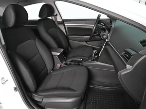 Седан Hyundai Elantra 2020 года, 1715000 рублей, Аксай
