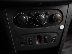 Седан Renault Logan 2018 года, 809000 рублей, Тюмень