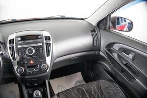 Хетчбэк Kia Ceed 2011 года, 639000 рублей, Пермь