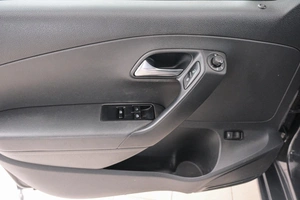 Седан Volkswagen Polo 2016 года, 989000 рублей, Красноярск