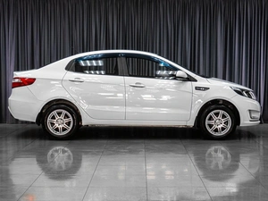 Седан Kia Rio 2014 года, 939000 рублей, Тюмень