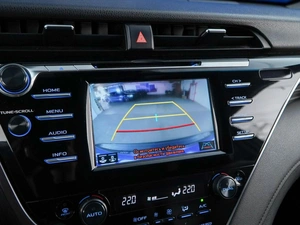 Седан Toyota Camry 2020 года, 2890000 рублей, Москва
