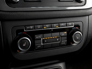 Внедорожник Volkswagen Tiguan 2012 года, 1439000 рублей, Тюмень