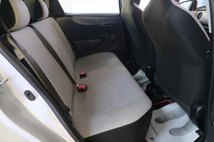 Хетчбэк Toyota Vitz 2011 года, 749000 рублей, Омск