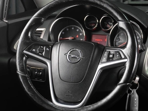 Хетчбэк Opel Astra 2012 года, 699000 рублей, Тюмень