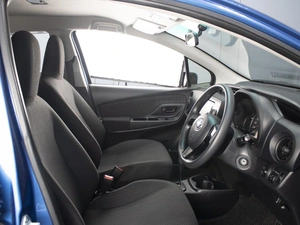 Хетчбэк Toyota Vitz 2017 года, 885000 рублей, Омск