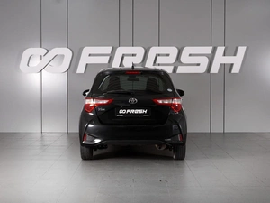 Хетчбэк Toyota Vitz 2018 года, 980000 рублей, Красный Пахарь