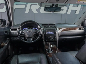 Седан Toyota Camry 2018 года, 2499000 рублей, Сургут
