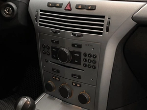 Хетчбэк Opel Astra 2011 года, 650000 рублей, Красноярск