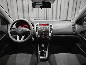 Хетчбэк Kia Ceed 2012 года, 750000 рублей, Красноярск