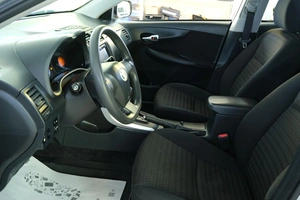Седан Toyota Corolla 2012 года, 1049000 рублей, Омск