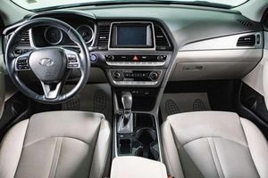 Седан Hyundai Sonata 2017 года, 2069000 рублей, Сургут
