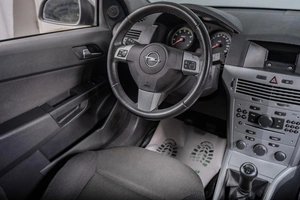 Универсал Opel Astra 2010 года, 639000 рублей, Томск