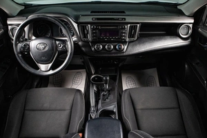 Внедорожник Toyota RAV4 2017 года, 2349000 рублей, Сургут