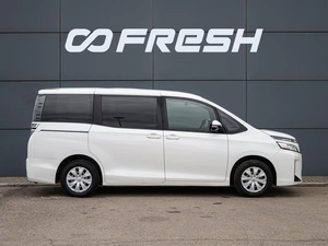 Минивэн Toyota Voxy 2019 года, 2350000 рублей, Краснодар