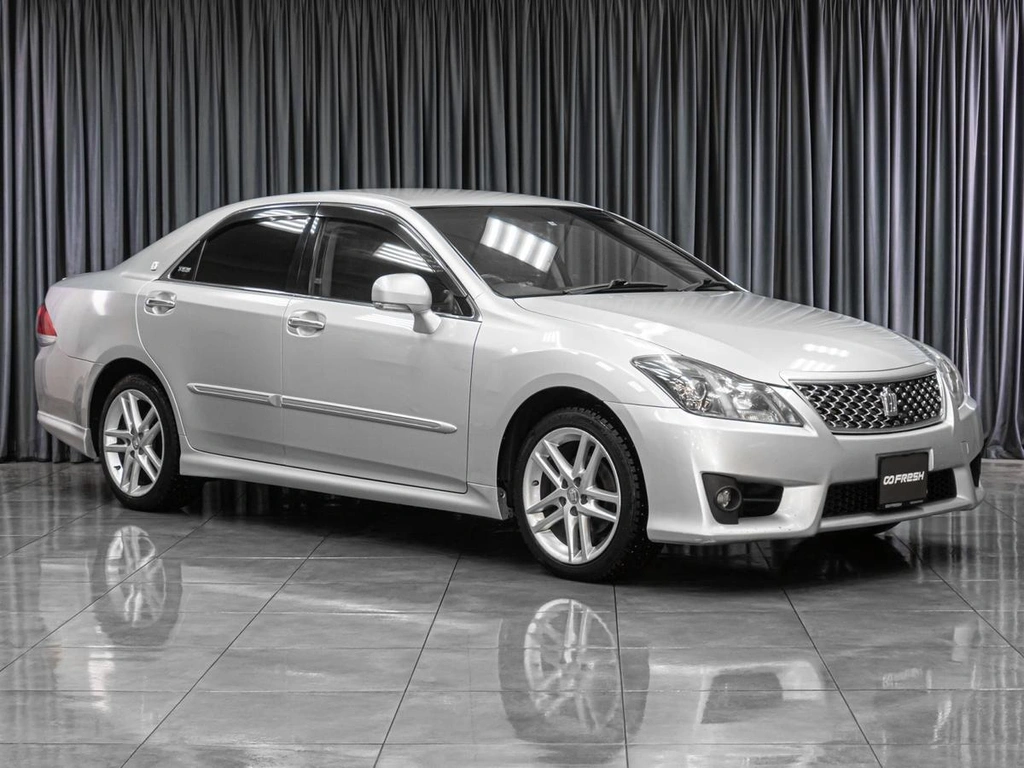 Седан Toyota Crown 2010 года, 1969000 рублей, Тюмень