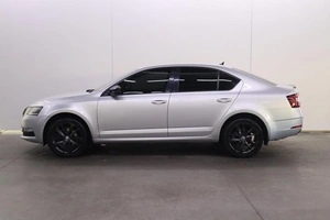 Хэтчбек Skoda Octavia 2018 года, 2100000 рублей, Брянск