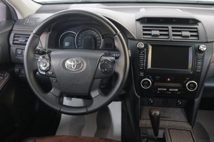 Седан Toyota Camry 2014 года, 1999000 рублей, Омск