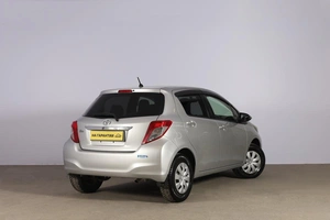 Хетчбэк Toyota Vitz 2012 года, 849000 рублей, Новосибирск