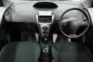 Хетчбэк Toyota Vitz 2007 года, 619000 рублей, Омск