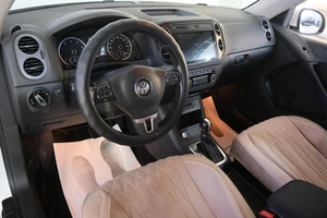 Внедорожник Volkswagen Tiguan 2012 года, 1439000 рублей, Омск