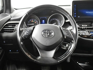 Внедорожник Toyota C-HR 2018 года, 1919900 рублей, Казань