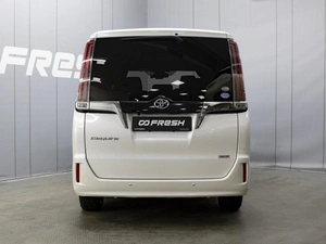 Минивэн Toyota Esquire 2019 года, 2399000 рублей, Омск