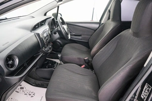 Хетчбэк Toyota Vitz 2017 года, 829000 рублей, Красноярск