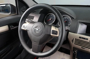 Седан Opel Astra 2008 года, 559000 рублей, Тюмень