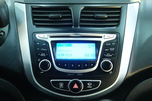 Хетчбэк Hyundai Solaris 2013 года, 919000 рублей, Омск