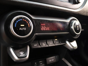 Седан Kia Rio 2018 года, 1220000 рублей, Омск